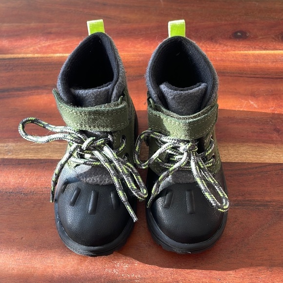 Carter's Other - Carter’s size 5 toddler boot. Insulates through the toe. Very good condition